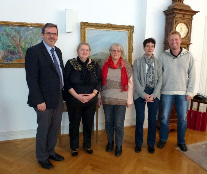 (v.l. n.r.): Oberbürgermeister Hansjörg Eger, Gabriele Winter, Moinka Herbin, Marion Kohlroß und Steffen Schwendy